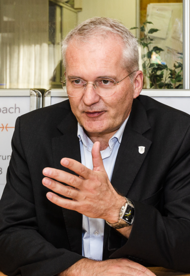 Bürgermeister Andreas Weiher beim Pressetermin. Foto: © Klaus Leitzbach / BlickPix